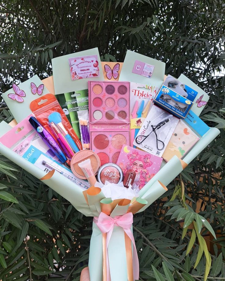 Luxury customizable Makeup Bouquet – Trendy Beauty Gift for Girls  Description: