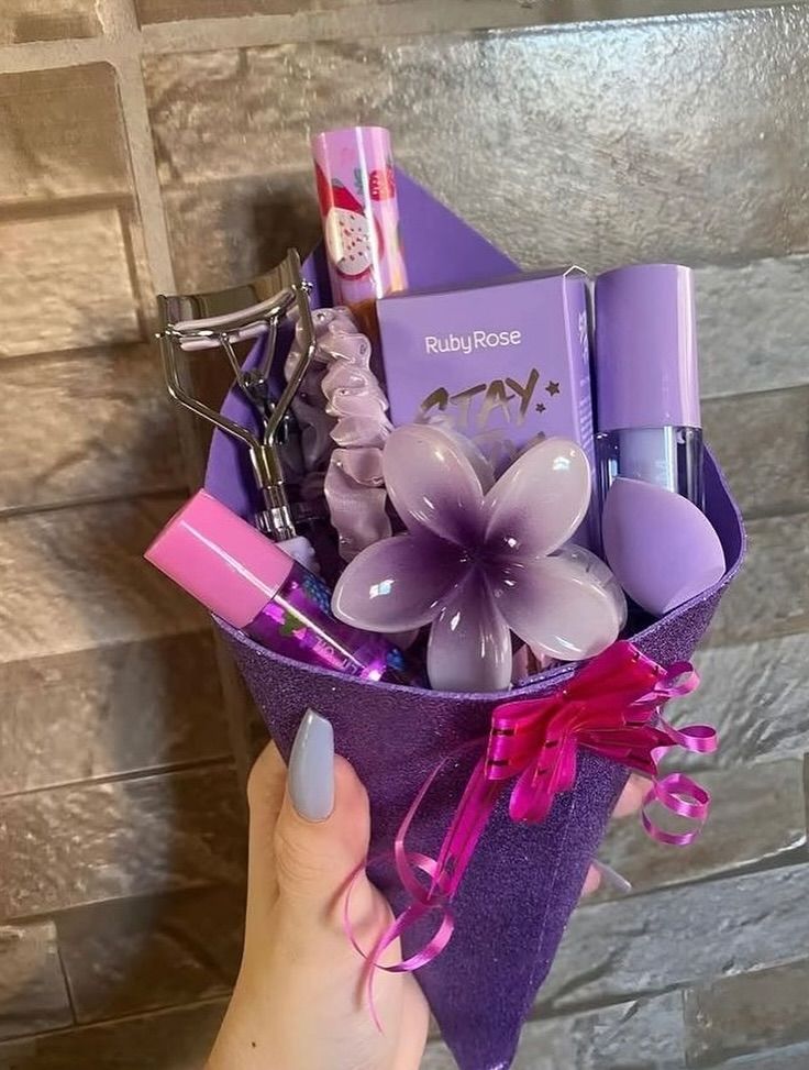 Luxury customizable Makeup Bouquet – Trendy Beauty Gift for Girls  Description: