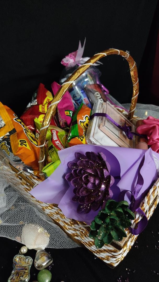 Customizable Snack Basket – Perfect Gift for Foodies