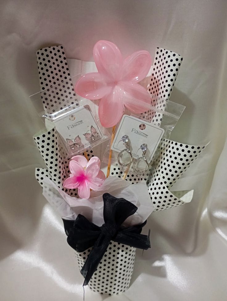Mini Earring & Claw Clip Bouquet – | Stylish Mini Gift for Girls
